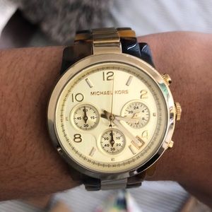 Michael Kors Leopard print watch